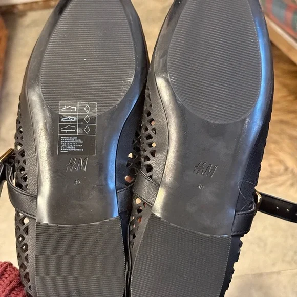 NWT H&M Black Mesh Women's Flats - Picture 3 of 4